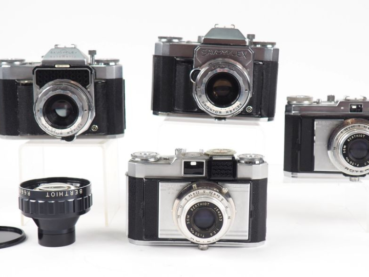 ROYER. Lot de quatre appareils photographiques et un objectif : - SAVO