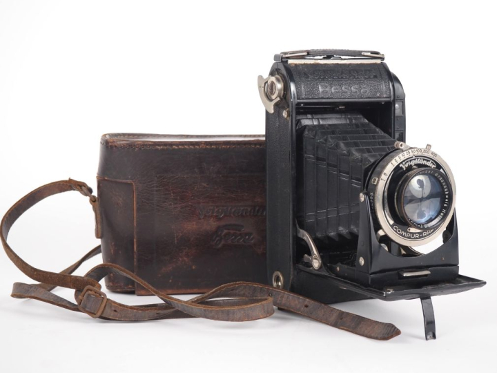 VOIGTLANDER BESSA. Appareil photographique avec objectif HELLAR 1:3,5/