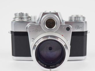 Vente aux enchères ZEISS IKON CONTAREX BULLEYES. Appareil photographique n°Z191123 avec o