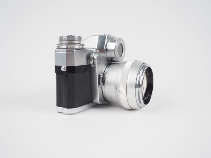 ZEISS IKON CONTAREX BULLEYES. Appareil photographique n°Z191123 avec o