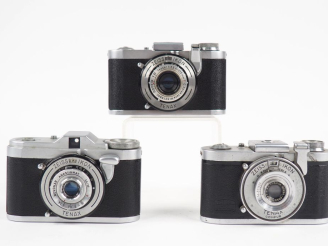 Vente aux enchères ZEISS IKON TENAX. Lot de trois appareils photographiques : - n°77382 a