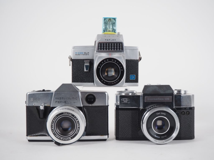 Lot de trois appareils photographiques : - KEYSTONE REFLEX K 1020 SLR 