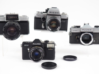 Vente aux enchères Lot de quatre appareils photographiques : - RICOH TLS 401 n°02138591 a