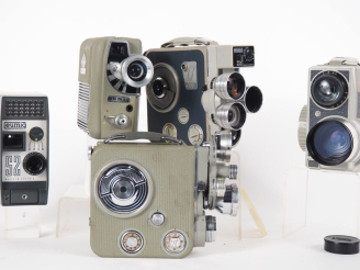 Vente aux enchères EUMIG. Lot de cinq caméras : - 651 n°892162 - 52 n°1482918 - ELECTRIC 