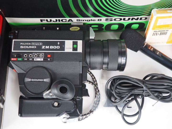 FUJICA. Lot de deux caméras 8mm : - Z 800 n°6080015 dans sa malette de