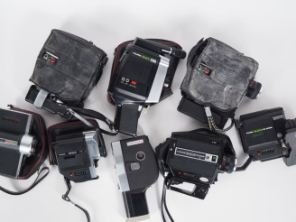 Vente aux enchères FUJICA. Lot de huit caméras 8mm : - P2 - P2 ZOOM - PX 300 - AX 100 - P