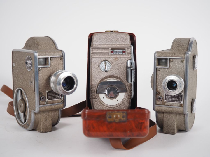 Lot de trois caméras 8mm : - REVERE 55 avec son étui en bakélyte - GIC