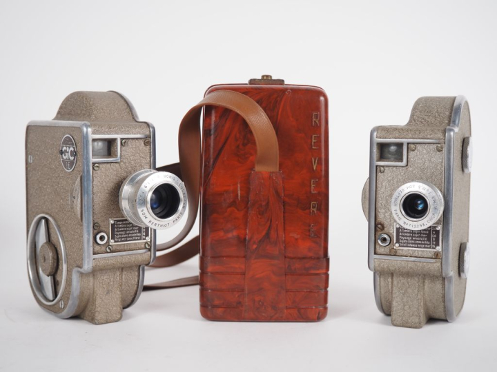 Lot de trois caméras 8mm : - REVERE 55 avec son étui en bakélyte - GIC
