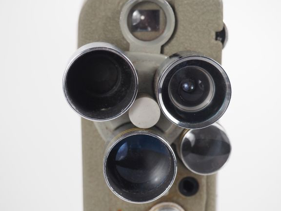 Lot de quatre caméras 8mm : - EUMIG ELECTRI n°545228 - YASHICA 8-EIII 