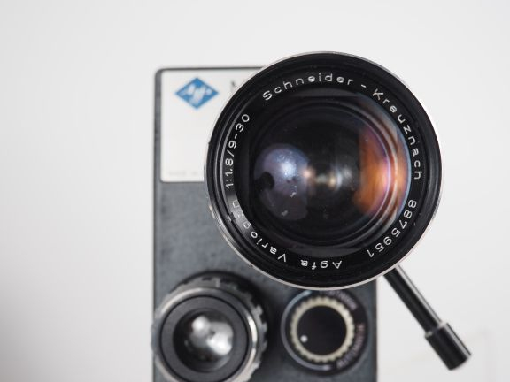 Lot de quatre caméras : - BEAULIEU 4008 ZM II - AGFA MOVEXOOM - ELMO 8