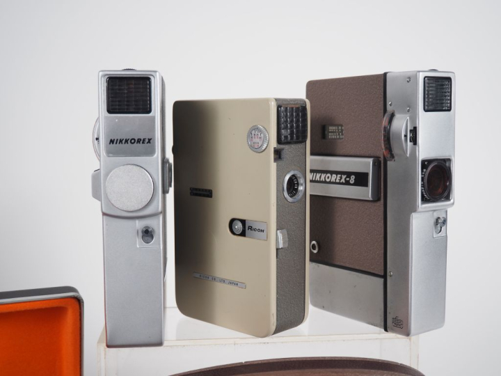 Lot de neuf caméras 8mm : - OLYMPUS PEN EE - KOPIL IC - RICOHMITE 88 E