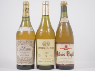 Vente aux enchères 3 BOUTELLES : 1 ARBOIS VALLENDRIES - 1975 / 1 CÔTES DU JURA - 1988 / 1
