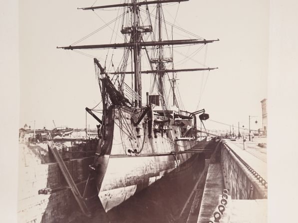 PHOTOGRAPHIE – LORIENT. LORIENT – 1876. Petit in-folio à l’italienne (