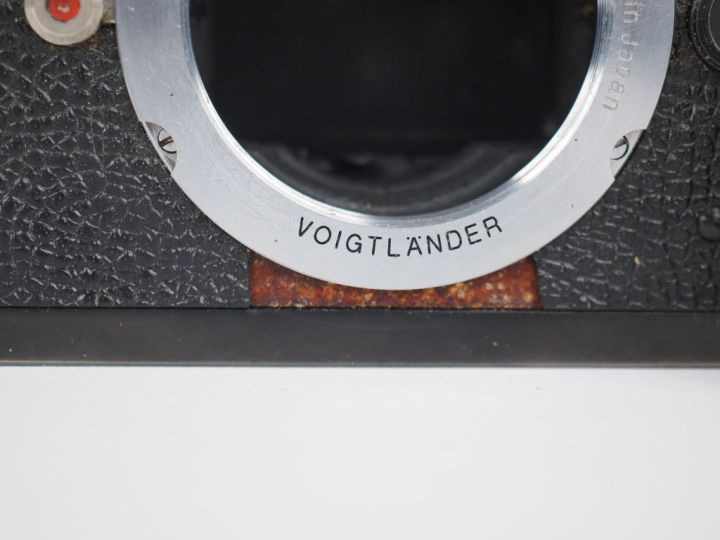 LEICA M5. Appareil photographique n°1350805. (Petits manques à la garn