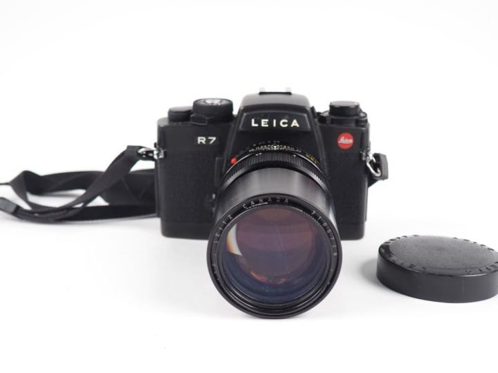 LEICA R7. Appareil photographique n°1909960 avec objectif ELMARIT-R 1: