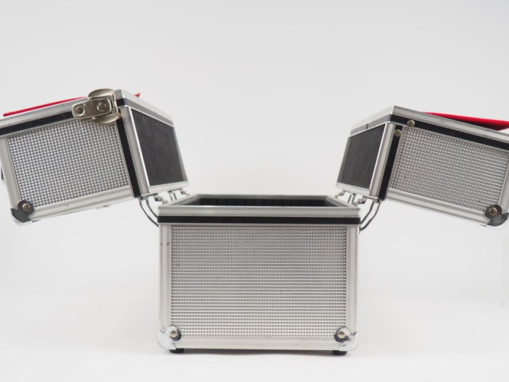 NIKON. Lot deux appareils photographiques : - NIKON FG n°8224790 avec 