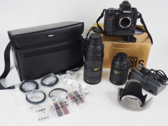 Vente aux enchères NIKON D3S. Appareil photographique reflex n°2049050 avec deux objectif