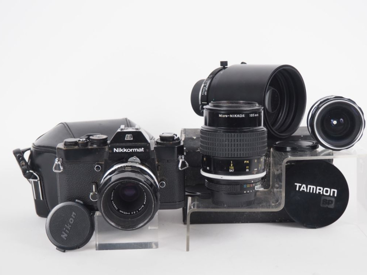 NIKKORMAT EL. Appareil photographique n°5568247 avec sa housse et quat