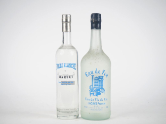 Vente aux enchères 2 BOUTEILLES EAU DE VIE DE VIN : 1 FOLLE BLANCHE (50 CL)  MARTET 50 % 