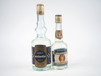 Vente aux enchères 2 BOUTEILLES ANISETTE : 1 DOMAINE DU GRAND BOIS - 1 MARQUISAT DE JABRU