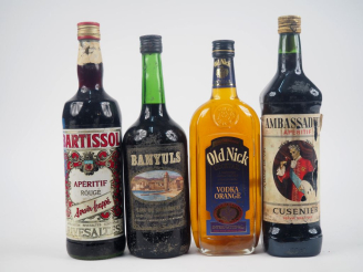 Vente aux enchères 4 BOUTEILLES : 1 BARTISSOL / 1 BANYULS / 1 VODKA ORANGE/ 1 CUSENIER AM