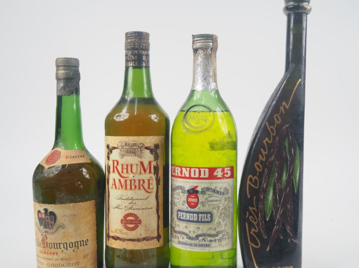 4 BOUTEILLES : 1 MARC DE BOURGOGNE 'VIEILLE RÉSERVE" CAPITAIN GAGNEROT