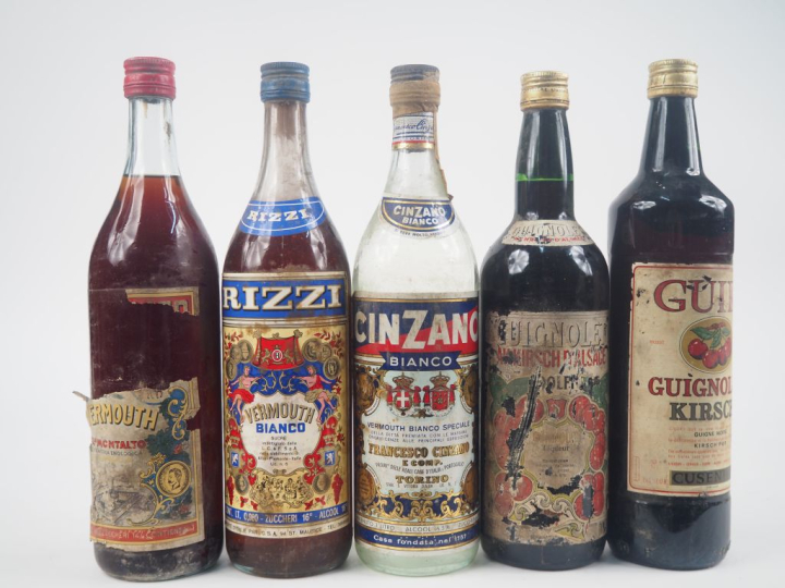 5 BOUTEILLES : 1 GUIGNOLET GUIKI CUSENIER / 1 GUIGNOLET DOLFI / 1 VERM