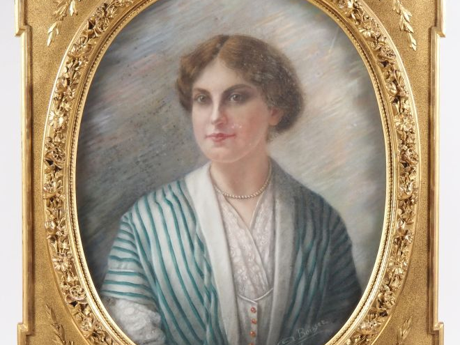 BOISSET.  "portrait d'élégante au collier de perles" Pastel, signé en 