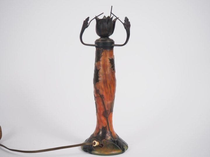 LEGRAS.  Pied de lampe en verre, à décor gravé en camée et à l'acide d