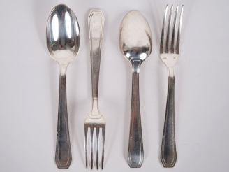 Vente aux enchères 12 couverts à dessert, en métal argenté, modèle de style Art déco Très