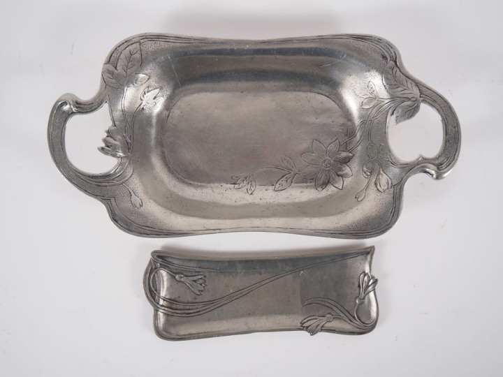 Corbeille et une coupelle de style Art Nouveau en étain.