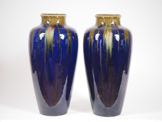 Vente aux enchères ORCHIES.  Paire de grands vases ovoides en céramique à décor flammé bl