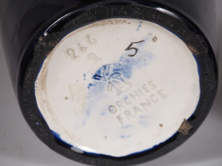 ORCHIES.  Paire de grands vases ovoides en céramique à décor flammé bl