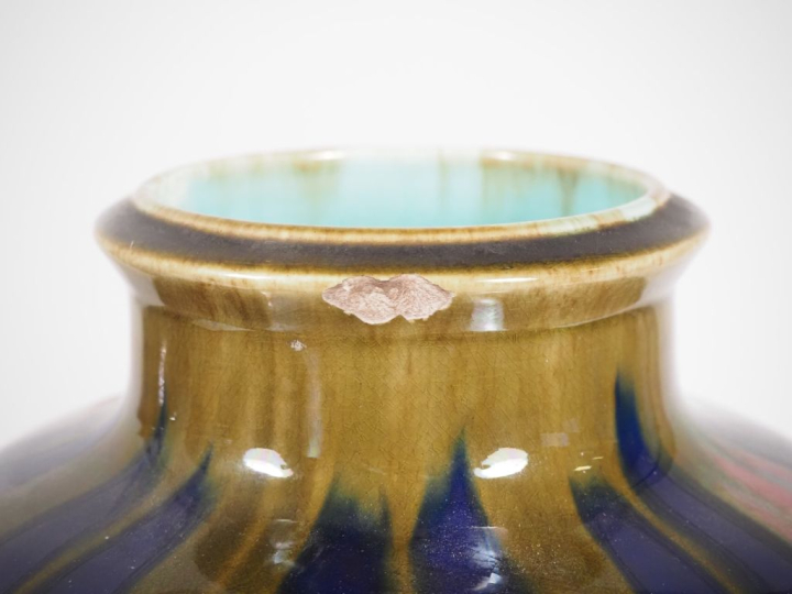 ORCHIES.  Paire de grands vases ovoides en céramique à décor flammé bl