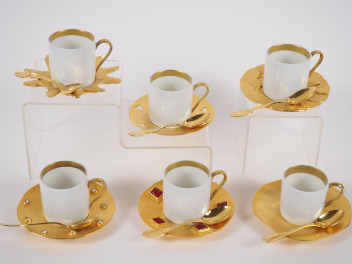 Edouard RAMBAUD.  6  tasses et sous tasses et cuillères en porcelaine 