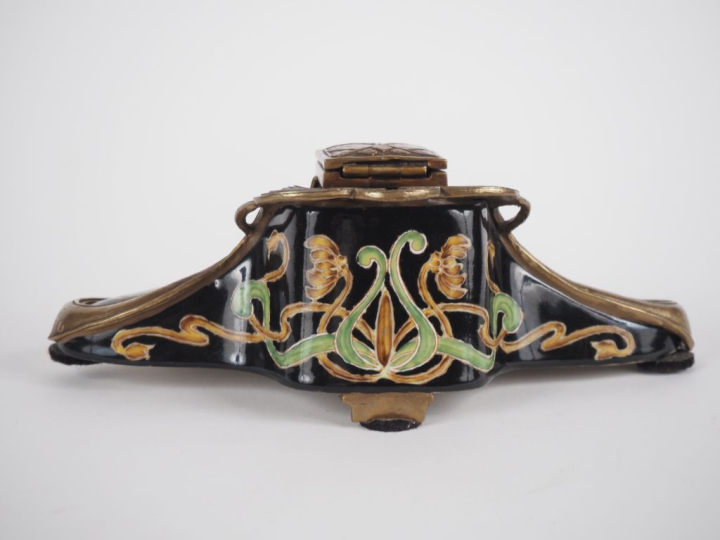 Encrier de style Art Nouveau en céramique émaillée à décor de fleurs p