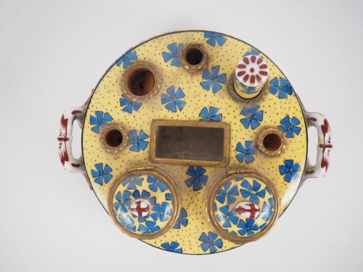 LIMOGES.  Encrier 1930 de style Louis XVI en porcelaine, à décor de fl