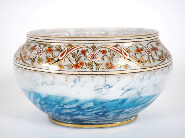 Grand vase ovoide contemporain en verre multi couches.  H. 38 cm Coupe