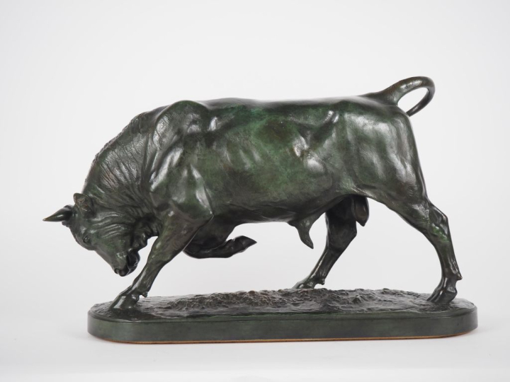 Isidore BONHEUR.  "Taureau chargeant" Grand bronze à patine verte Sign