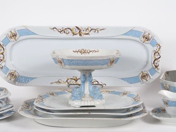 Grand service de table en faience fine de Lonchamps, décor polychrome 