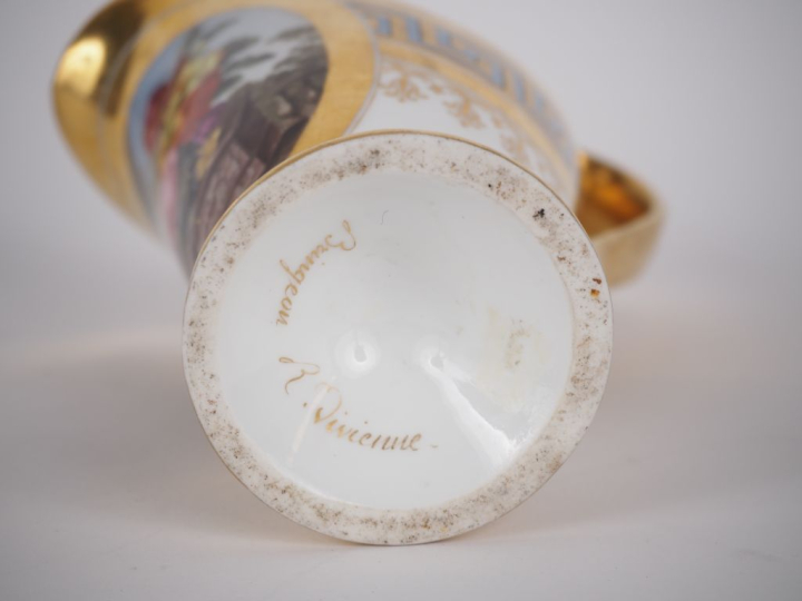 Pot à lait XIXème en porcelaine de Paris, à décor de bouquet de fleurs