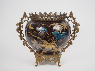 Vente aux enchères Grand cache pot Napoléon III en faience à décor polychrome d'oiseaux, 