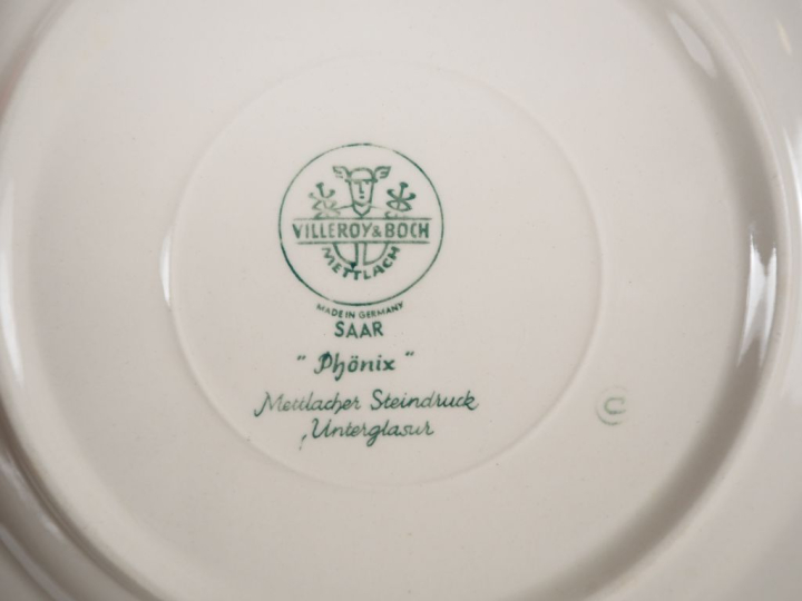 VILLEROY   BOCH.  Service de table "PHOËNIX" comprenant :  3 petits pl