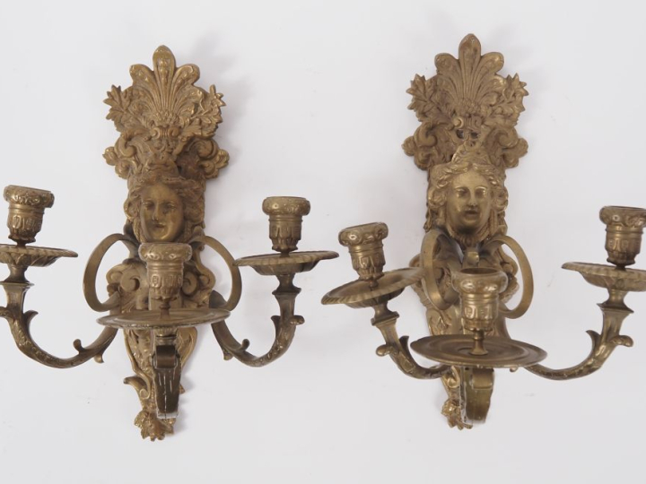 Paire d'appliques de style Régence en bronze, à décor de mascarons, éc