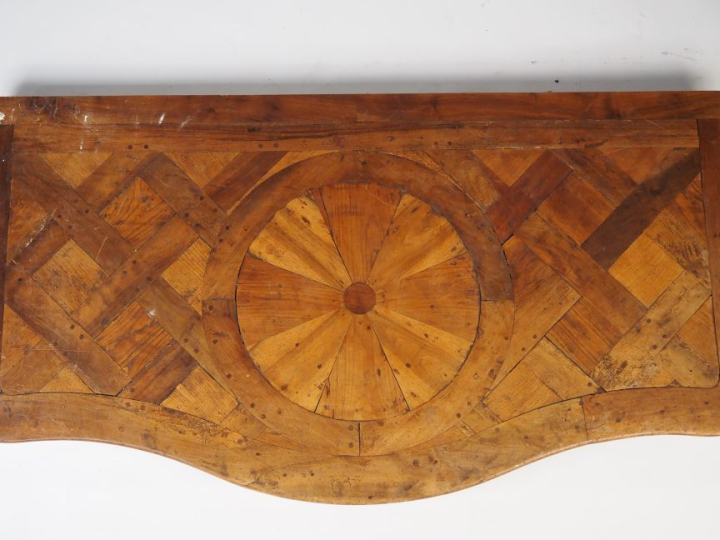 Estrade parquetée. Dim. 178 x 95 cm