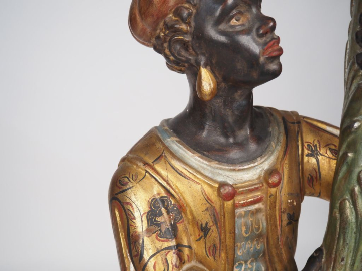 Candélabre de style vénitien en bois polychrome et fer doré, en forme 