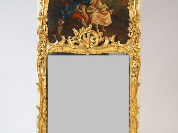 Grand trumeau fin XVIIIème, cadre en bois sculpté, doré et ajouré, à d