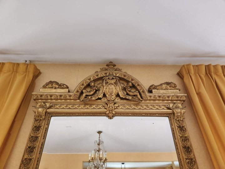 Très belle glace de cheminée Napoléon III de style Louis XIV en bois e