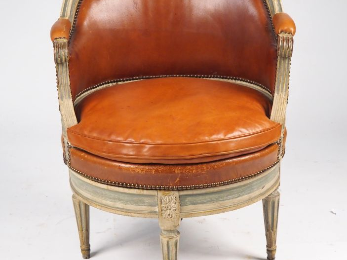 Fauteuil de bureau gondole de style Louis XVI, en bois laqué blanc et 