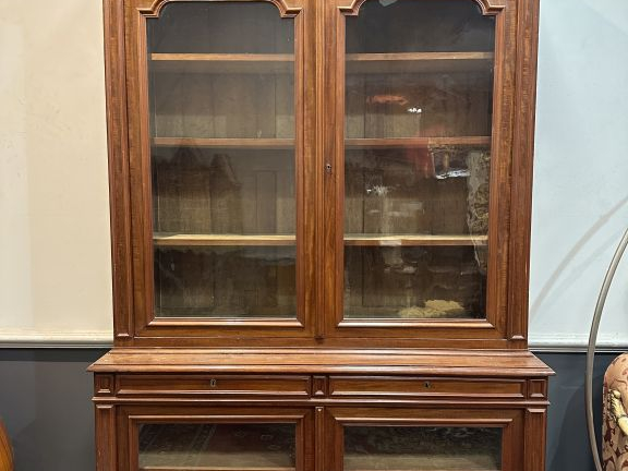 Bibliothèque Napoléon III en acajou et placage d'acajou, ouvrant à qua